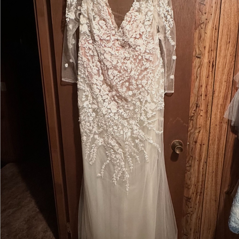 Elegant White Lace Wedding Dress